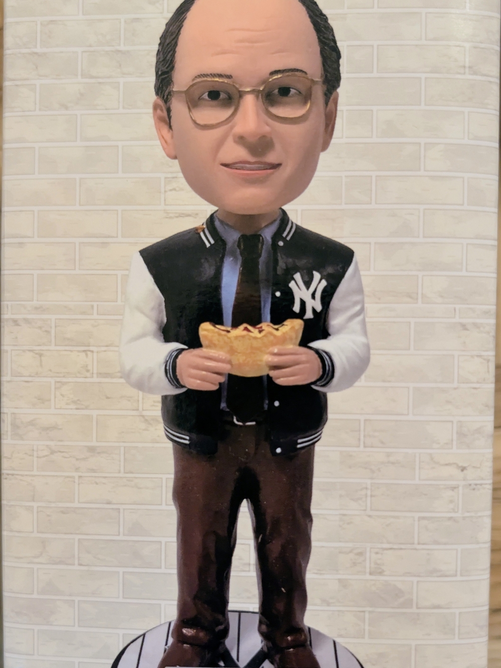 Seinfeld - George Costanza Calzone Bobblehead - NY Yankee Limited Edition